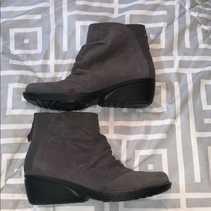 Dansko Arisa slouchy booties 🖤